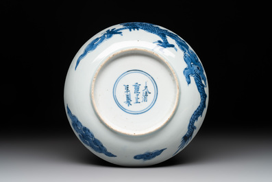 A Chinese blue and white 'dragon' plate and a 'floral' jarlet, Yongzheng mark, 17/18th C.