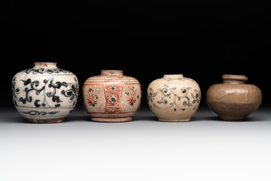 A collection of seven Annamese or Vietnamese blue, white and polychrome wares, 16/17th C.