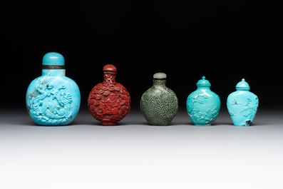 A collection of ten Chinese snuff bottles, 19/20th C.