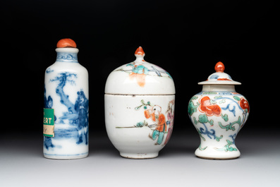 A Chinese famille rose seal paste box and a covered jarlet, a miniature wucai vase and a blue and white snuff bottle, Kangxi mark, 19/20th C.