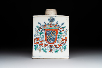 A Chinese verte-Imari tea caddy with the arms of Sampaio e Melo for the Portuguese market, Kangxi