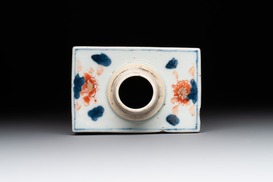 A Chinese verte-Imari tea caddy with the arms of Sampaio e Melo for the Portuguese market, Kangxi