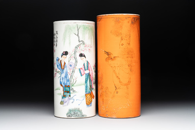 A Chinese qianjiang cai vase with figures in a garden and two hat stands, 19/20th C.