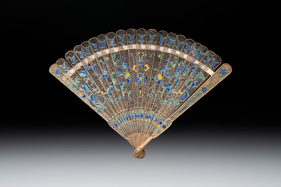 A Chinese gilt silver and enamelled fan with floral design, 19/20th C.