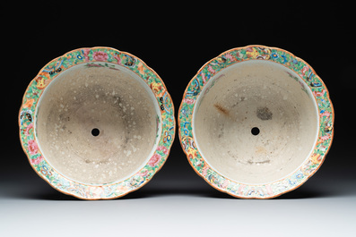 A pair of Chinese Canton famille rose jardini&egrave;res with narrative design, 19th C.