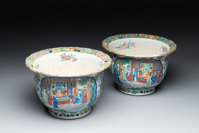 A pair of Chinese Canton famille rose jardini&egrave;res with narrative design, 19th C.