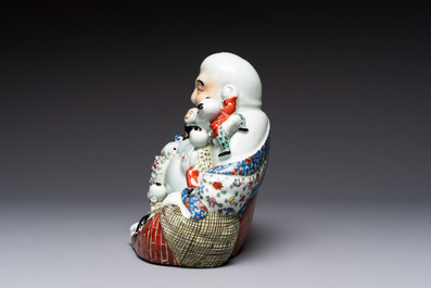 A Chinese famille rose black-ground covered vase and a famille rose Milefo Buddha, Mao Ji Sheng 茂記生造 mark, 19/20th C.