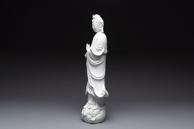A large Chinese Dehua blanc de Chine figure of Guanyin, 19/20th C.