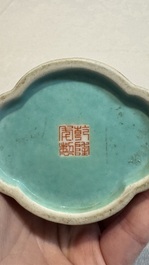 A Chinese famille rose 'faux-marbre' quadrifoil brush pot, Qianlong mark, 19th C.