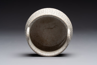 A Chinese ge-type tripod censer, 18/19th C.