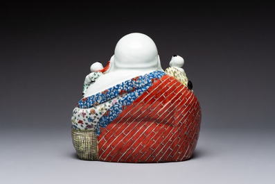 A Chinese famille rose black-ground covered vase and a famille rose Milefo Buddha, Mao Ji Sheng 茂記生造 mark, 19/20th C.