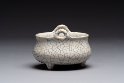 A Chinese ge-type tripod censer, 18/19th C.