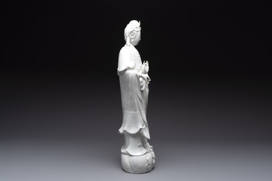 A large Chinese Dehua blanc de Chine figure of Guanyin, 19/20th C.