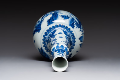 A Chinese blue and white 'Wen Wang Fang Xian 文王訪賢' bottle vase, Transitional period