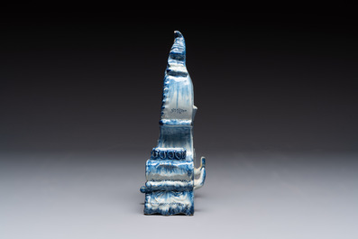A blue and white Dutch Delft inkwell with pocket watch holder, 18th C.