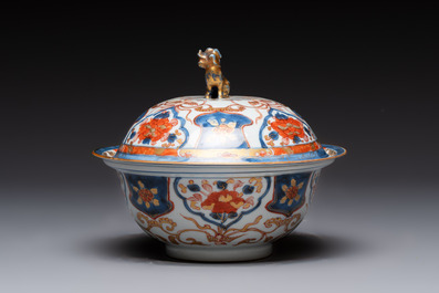 A Chinese Imari-style armorial 'klapmuts' bowl and cover with the arms of Van Gellicum, Kangxi/Yongzheng