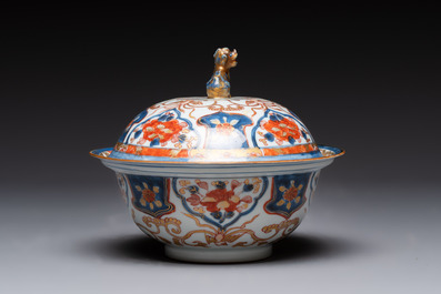 A Chinese Imari-style armorial 'klapmuts' bowl and cover with the arms of Van Gellicum, Kangxi/Yongzheng