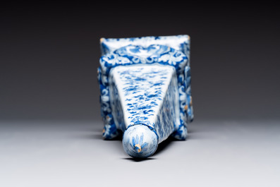 A blue and white Dutch Delft obelisk, late 17th C.
