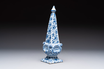 A blue and white Dutch Delft obelisk, late 17th C.