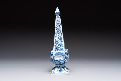 A blue and white Dutch Delft obelisk, late 17th C.