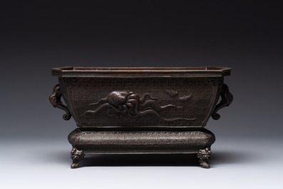 A Chinese bronze ritual wine vessel and a Japanese jardini&egrave;re, 17/19th C.
