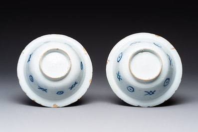 A pair of blue and white Dutch Delft 'kraak-style' bowls, 18th C.
