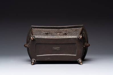 A Chinese bronze ritual wine vessel and a Japanese jardini&egrave;re, 17/19th C.