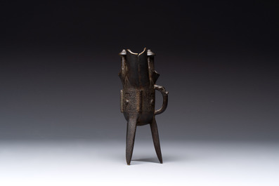 A Chinese bronze ritual wine vessel and a Japanese jardini&egrave;re, 17/19th C.