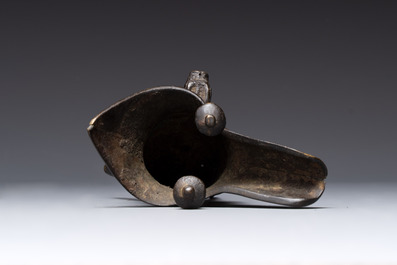 A Chinese bronze ritual wine vessel and a Japanese jardini&egrave;re, 17/19th C.