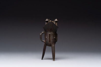 A Chinese bronze ritual wine vessel and a Japanese jardini&egrave;re, 17/19th C.
