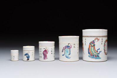 A set of five Chinese famille rose 'Wu Shuang Pu' nesting boxes and covers, 19th C.