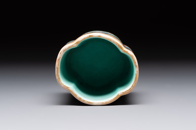 A Chinese famille rose 'faux-marbre' quadrifoil brush pot, Qianlong mark, 19th C.