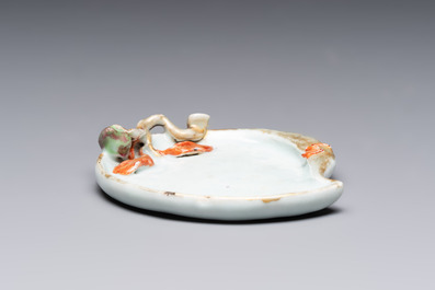 A Chinese iron-red gilt-decorated celadon-glazed peach-shaped brushwasher, 18th C.