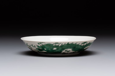 A Chinese green-enamelled 'dragon' plate, 19th C.