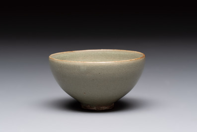A Chinese 'jun' cup, Yuan/Ming