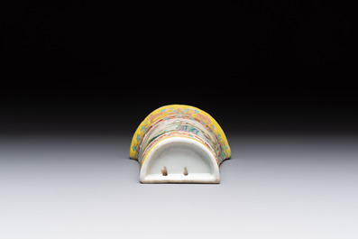 Two Chinese famille rose vases and a wall pocket vase, 19/20th C.