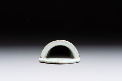 Two Chinese famille rose vases and a wall pocket vase, 19/20th C.