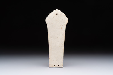 Two Chinese famille rose vases and a wall pocket vase, 19/20th C.