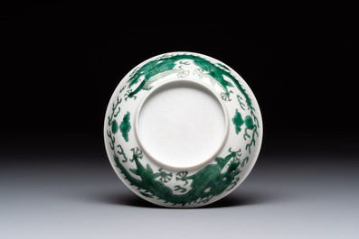 A Chinese green-enamelled 'dragon' plate, 19th C.