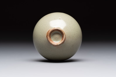 A Chinese 'jun' cup, Yuan/Ming
