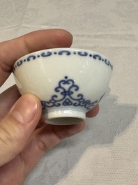 A Chinese blue and white cup with floral design, Yongzheng mark, 20th C.