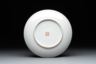 A pair of Chinese famille rose covered vases and a plate, Kangxi and Qianlong mark, 20th C.