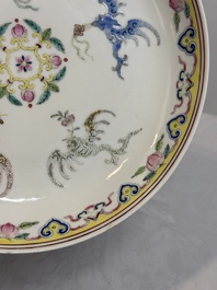 A Chinese famille rose 'bats and peaches' plate, Xie Zhu Zhu Ren 薢竹主人造 mark, 19th C.