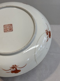 A Chinese famille rose 'bats and peaches' plate, Xie Zhu Zhu Ren 薢竹主人造 mark, 19th C.