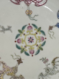 A Chinese famille rose 'bats and peaches' plate, Xie Zhu Zhu Ren 薢竹主人造 mark, 19th C.