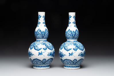 A pair of blue and white Dutch Delft double gourd vases with leopards, late 17th C.