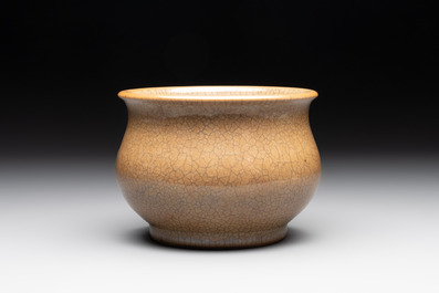 A Chinese ge-type censer, 18th C.
