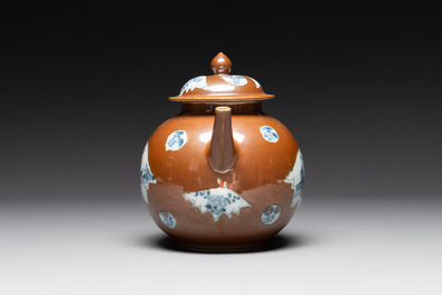 A large Chinese Imari-style capucin-brown-ground teapot and cover, Qianlong