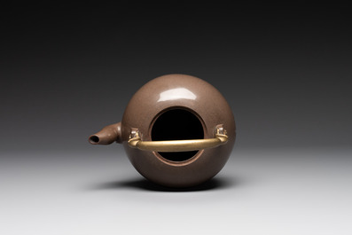 Three Chinese Thai market polished Yixing stoneware teapots with brass mounts, 19th C.
