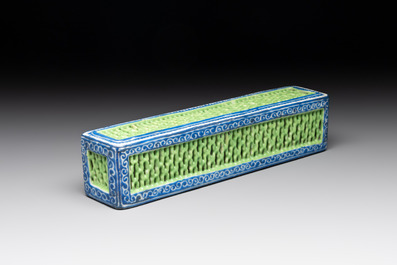 A Chinese blue- and green-enamelled reticulated incense stick holder, 19th C.